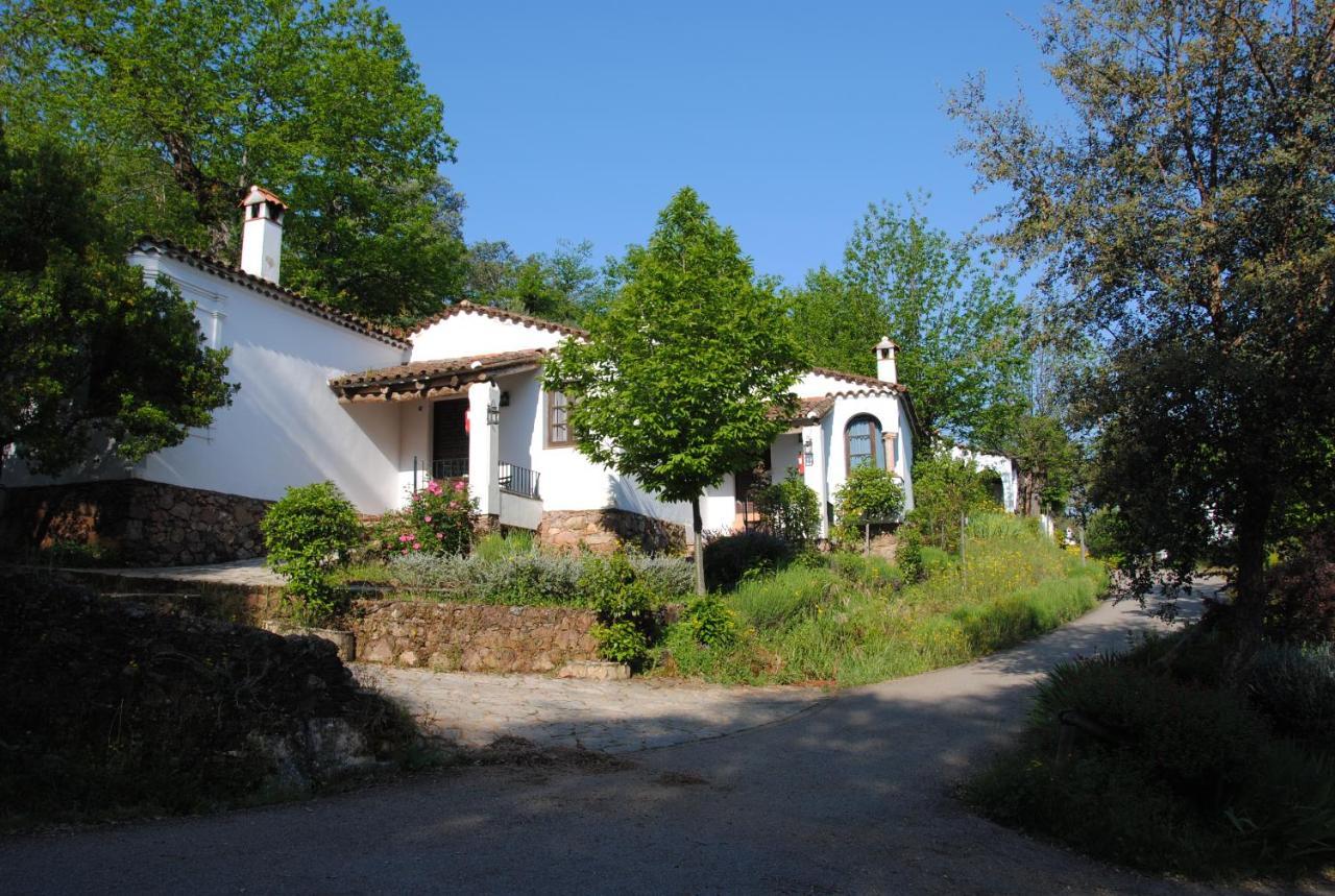 Finca Valbono Apartamentos Rurales Y Hotel Aracena Exterior photo