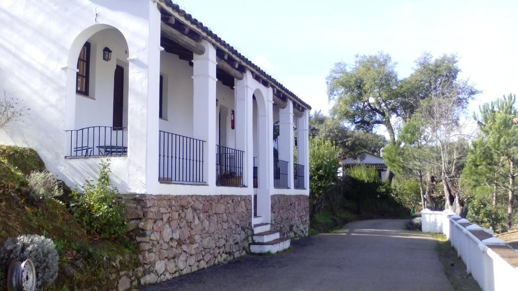 Finca Valbono Apartamentos Rurales Y Hotel Aracena Exterior photo